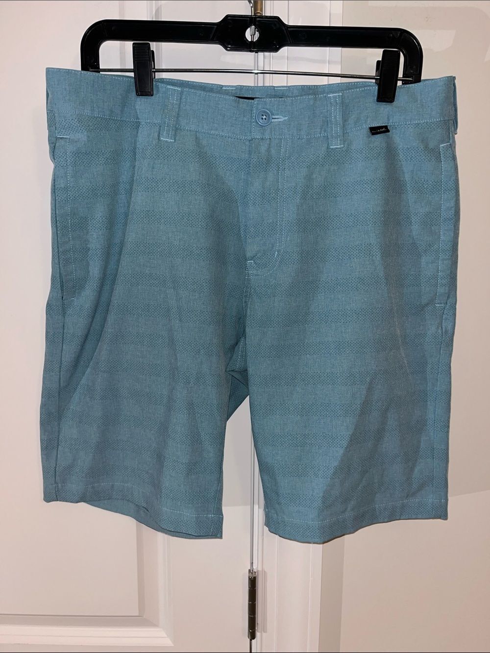 Amazing Green Blue Travis Mathew Travel Performance flat front golf shorts 32